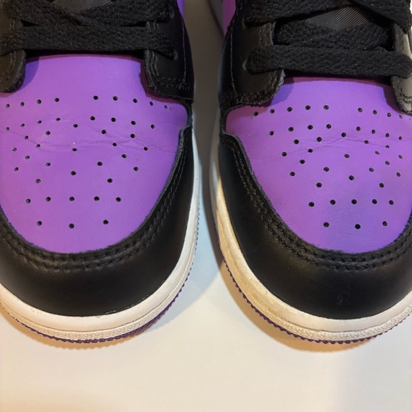 Air Jordan 1 Low Purple Venom/Black Boys Size 4.5 - Picture 5 of 9
